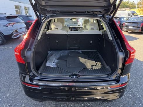 Certified 2022 Volvo XC60 B5 Momentum w/ Climate Package image 13
