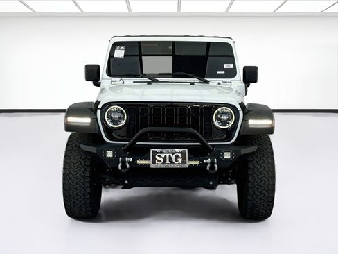 Used 2024 Jeep Wrangler Unlimited AWD/4WD image 2