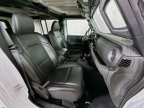 Used 2023 Jeep Wrangler Sahara w/ Cold Weather Group image 30