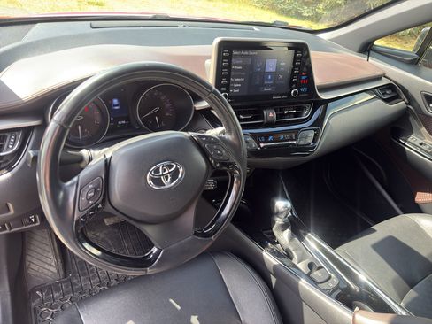 Used 2019 Toyota C-HR Limited FWD image 12