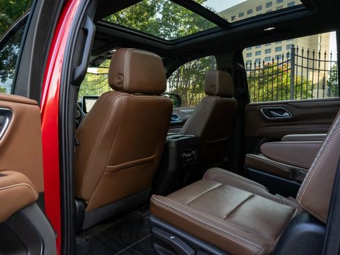 Used 2021 Chevrolet Suburban High Country w/ Premium Package AWD/4WD image 13
