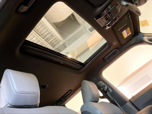 Used 2025 Lexus GX 550 w/ Accessory Package (2T) AWD/4WD image 26
