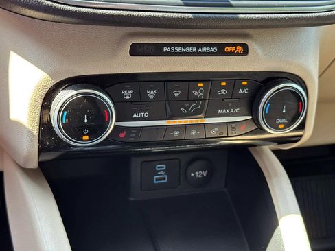 Used 2022 Ford Escape Titanium image 18