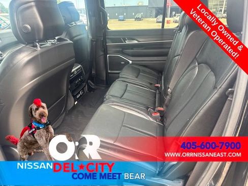 Used 2023 Jeep Wagoneer L Series II AWD/4WD image 11