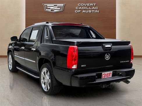 Used 2011 Cadillac Escalade EXT Luxury image 3