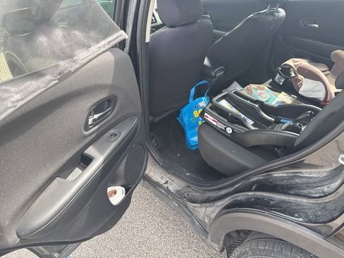 Used 2021 Honda HR-V LX image 6