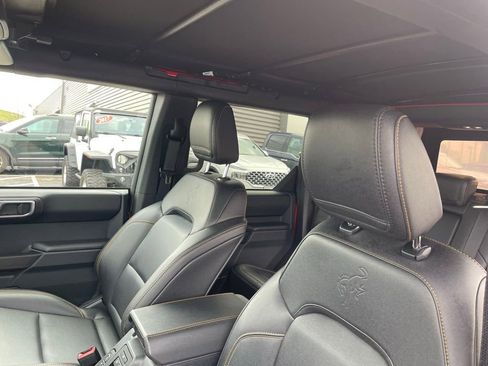 Used 2024 Ford Bronco Badlands image 12