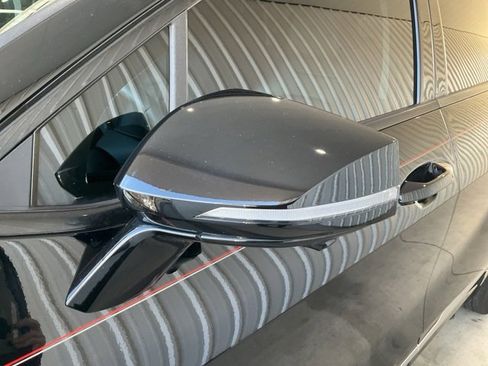 Used 2024 Kia Sportage SX image 3