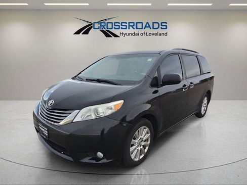 Used 2014 Toyota Sienna XLE image 1