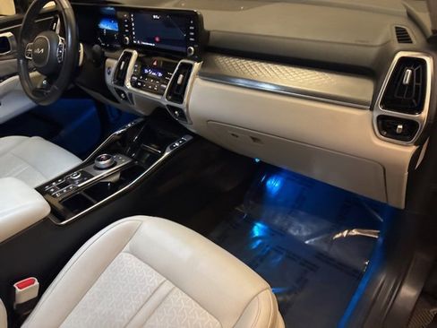 Certified 2022 Kia Sorento SX Prestige w/ Panoramic Sunroof Package image 26