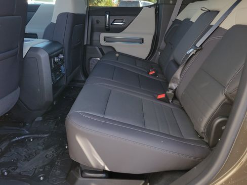 New 2026 GMC Hummer EV SUV w/ LPO, Dark Essentials Package AWD/4WD image 7