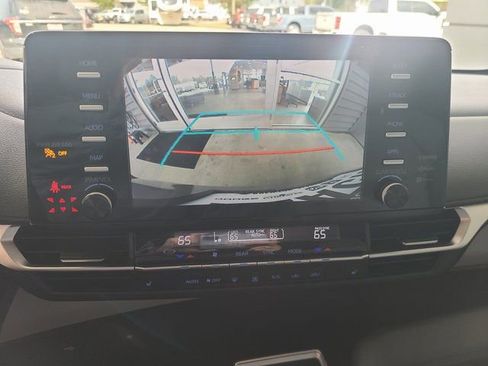 Used 2024 Toyota Sienna XLE image 11