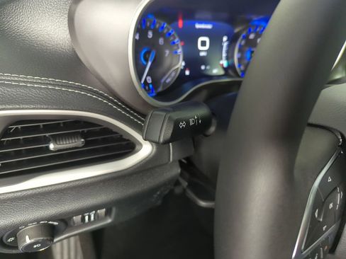 New 2026 Chrysler Pacifica Select FWD image 21