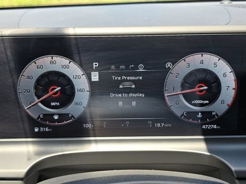 Certified 2024 Kia Seltos EX FWD image 31