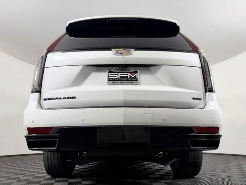 Used 2022 Cadillac Escalade Sport Platinum w/ Heavy-Duty Trailer Package AWD/4WD image 13