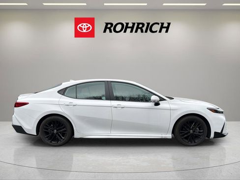 Certified 2025 Toyota Camry SE image 5