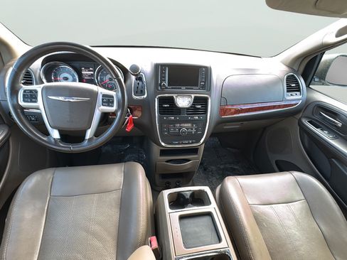 Used 2012 Chrysler Town & Country Touring w/ Entertainment Group #1 FWD image 31