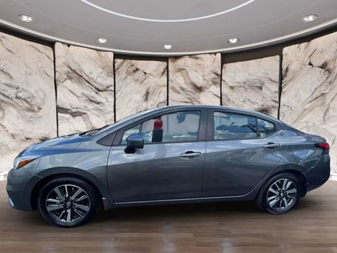 Used 2021 Nissan Versa SV image 4