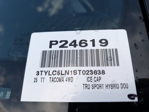 Used 2025 Toyota Tacoma TRD Sport AWD/4WD image 36