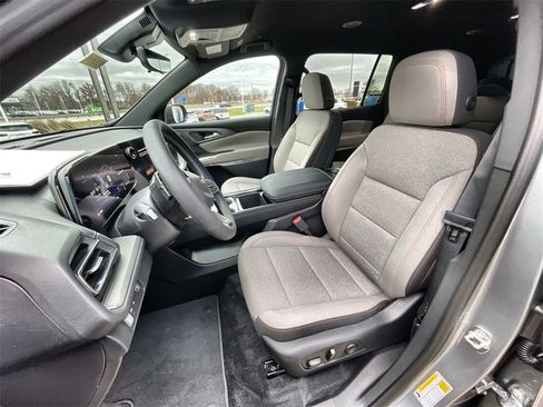 New 2026 Chevrolet Traverse LT w/ Driver Confidence Package image 13