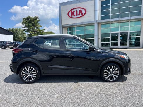 Used 2023 Nissan Kicks SV FWD image 8
