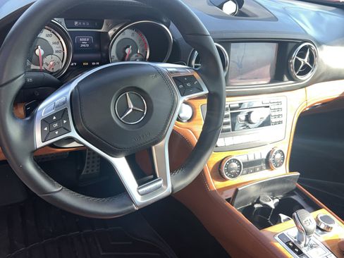 Used 2014 Mercedes-Benz SL 550 image 9