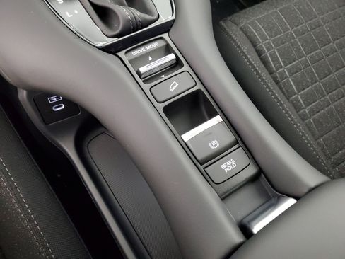 New 2026 Honda HR-V LX image 17