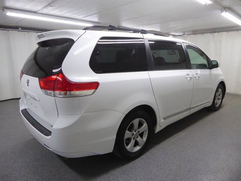 Used 2014 Toyota Sienna LE image 7