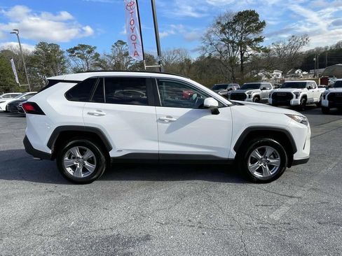 Used 2022 Toyota RAV4 XLE image 2