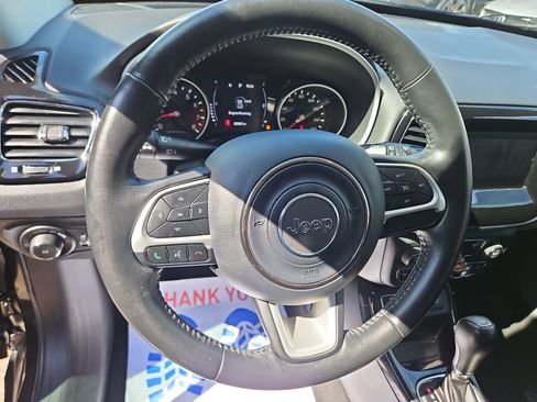 Used 2019 Jeep Compass Latitude FWD image 14