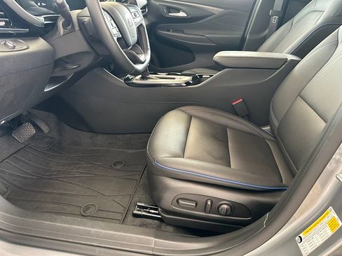 Used 2025 Buick Envista Sport Touring w/ Convenience I Package FWD image 14