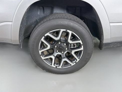 Used 2025 RAM 1500 Laramie AWD/4WD image 36
