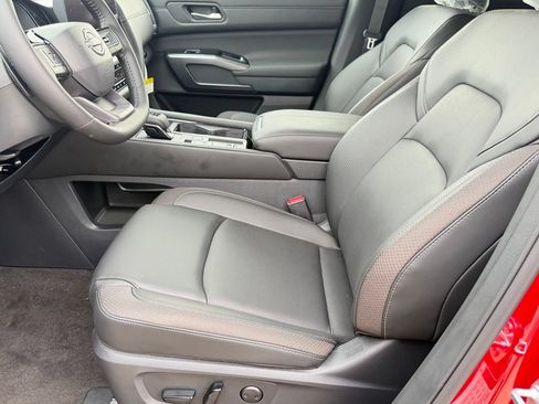 New 2026 Nissan Pathfinder SL FWD image 14