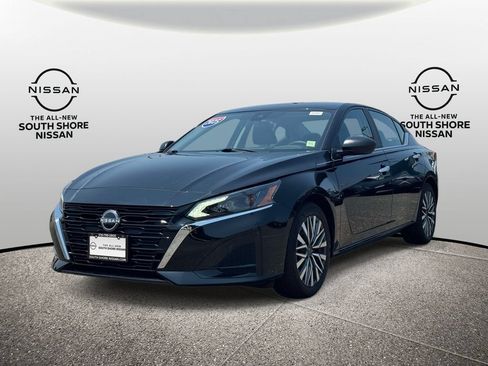 Used 2025 Nissan Altima 2.5 SV FWD image 4