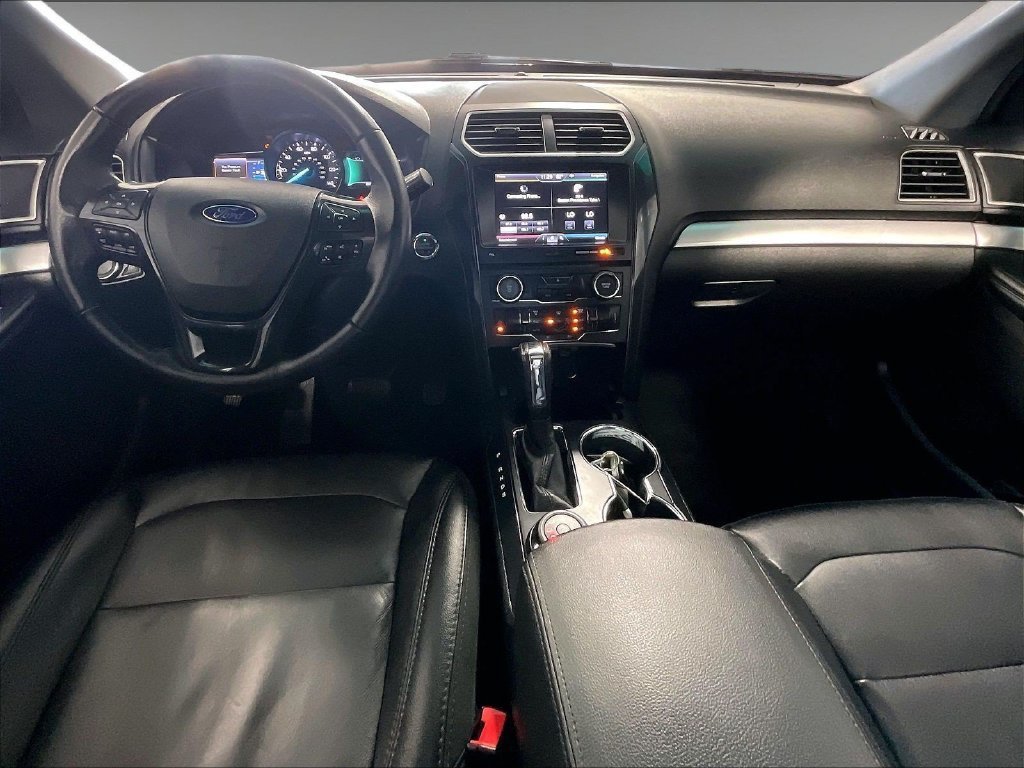 Used 2016 Ford Explorer XLT w/ Equipment Group 202A AWD/4WD image 22