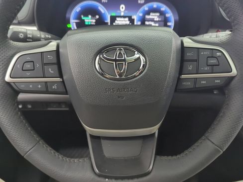 Used 2026 Toyota Sienna Platinum AWD/4WD image 13