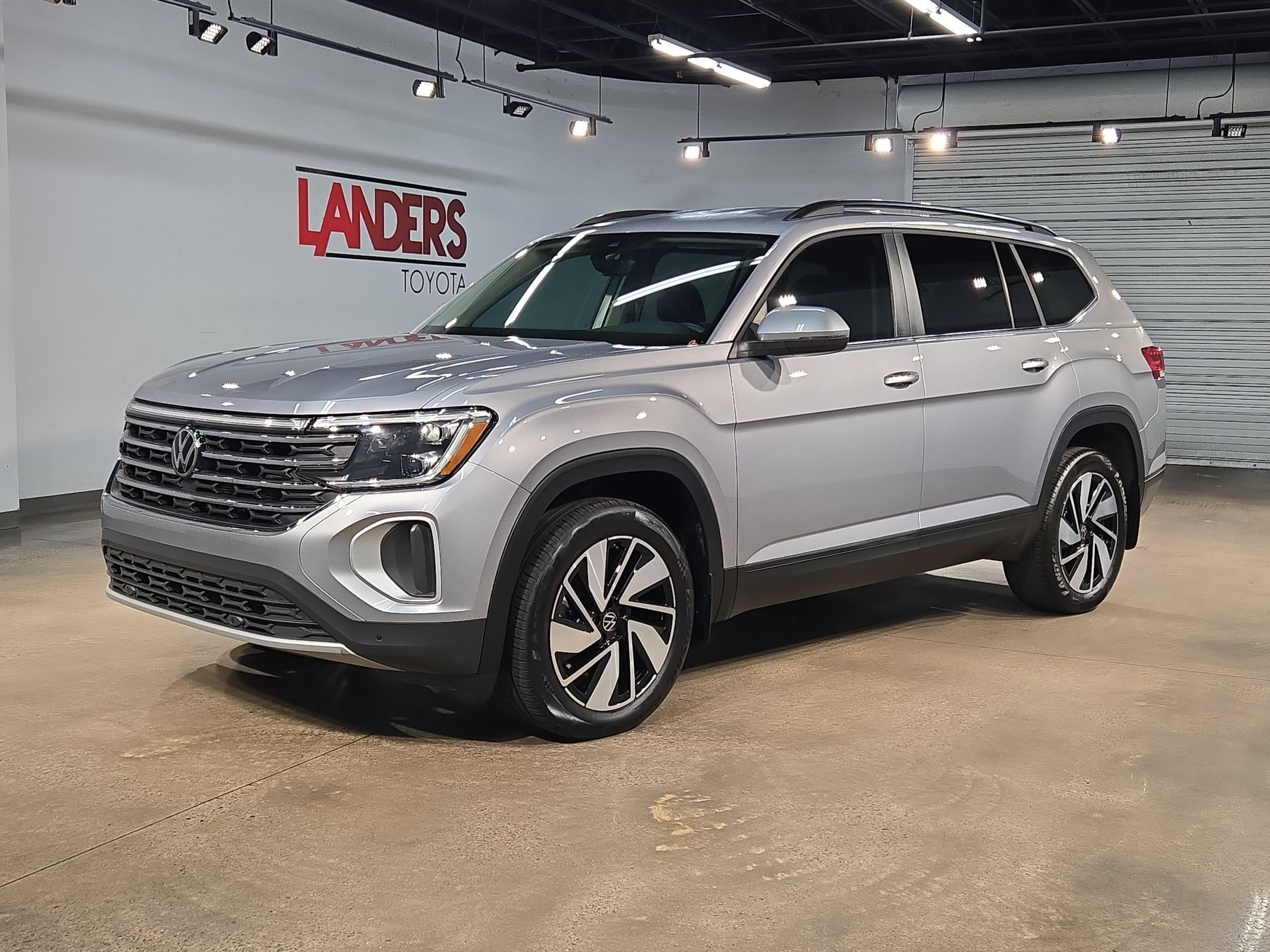 Used 2024 Volkswagen Atlas SE FWD image 3