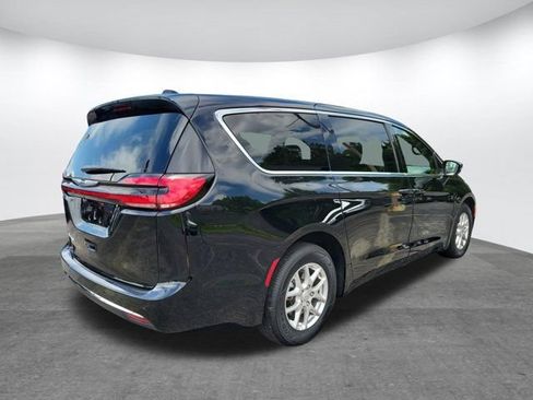Used 2026 Chrysler Pacifica Select FWD image 25
