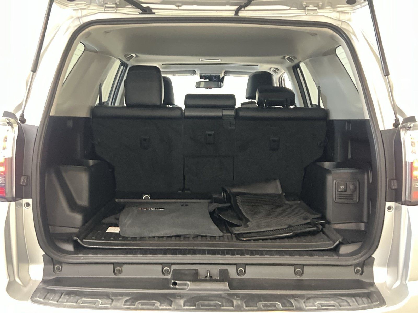 Used 2020 Toyota 4Runner TRD Off-Road Premium w/ Moonroof Package AWD/4WD image 25