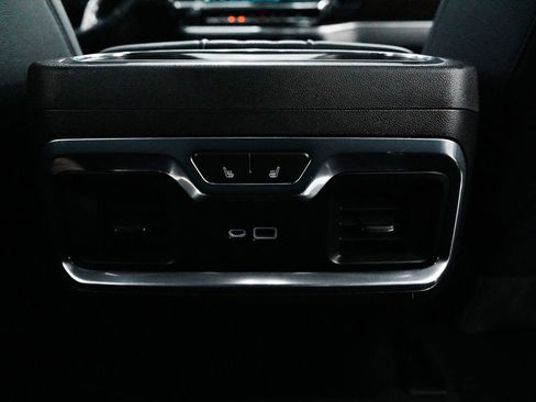 Used 2022 Chevrolet Silverado 1500 High Country image 32