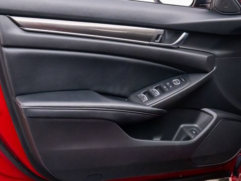 Used 2018 Honda Accord Sport image 12