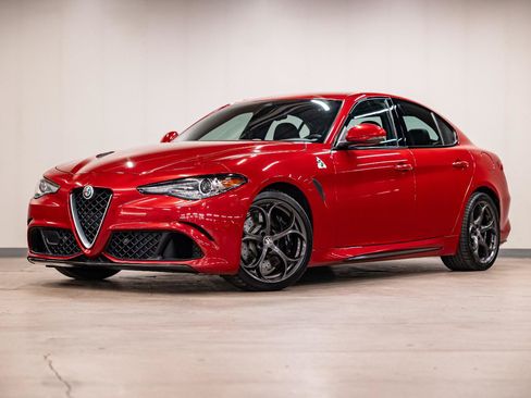Used 2018 Alfa Romeo Giulia Quadrifoglio RWD image 17