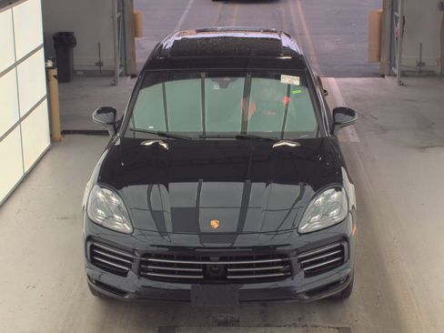 Used 2020 Porsche Cayenne E-Hybrid image 2