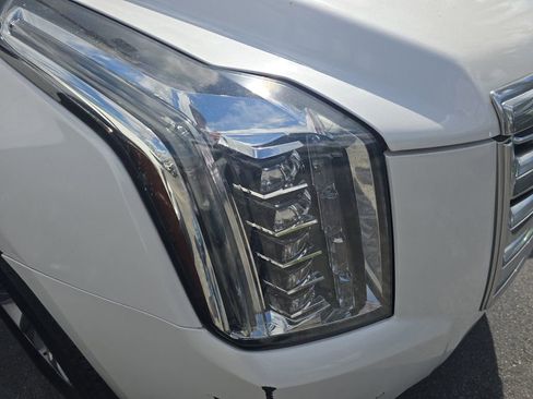 Used 2018 Cadillac Escalade Platinum AWD/4WD image 3