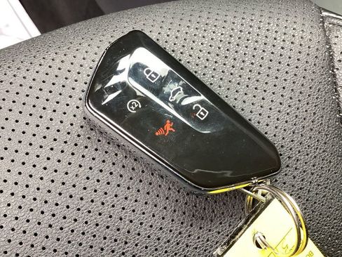 Used 2024 Volkswagen Atlas SE image 30