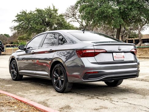 Used 2023 Volkswagen Jetta SE image 7