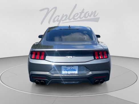 Used 2025 Ford Mustang Coupe RWD image 4