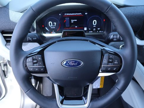 New 2026 Ford Explorer Platinum w/ LUX Leather Package AWD/4WD image 3