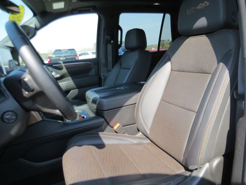 Used 2024 Chevrolet Tahoe High Country w/ Premium Package AWD/4WD image 19