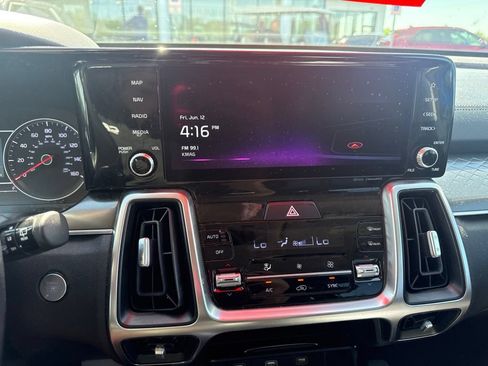Used 2022 Kia Sorento S FWD image 10